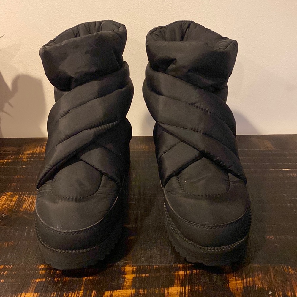 UGGS